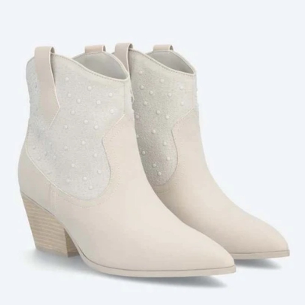 MIA NEW Cowboy Western studded pull up ankle cowboy boots Sz 6.5 Cowgirl BRIDAL